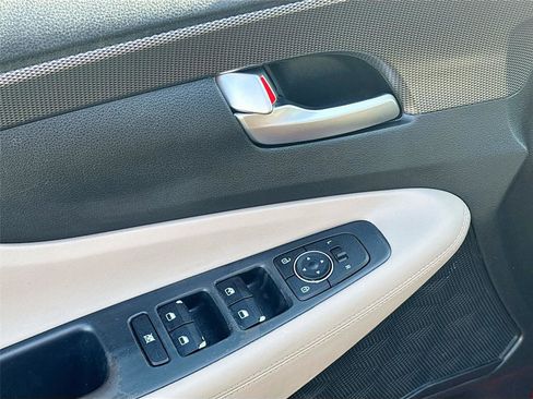 Used 2020 Hyundai Santa Fe SE image 18