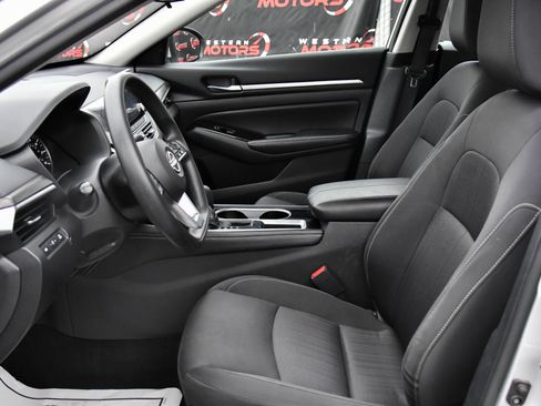 Used 2023 Nissan Altima 2.5 SV image 17