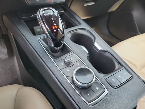 Used 2025 Cadillac XT4 Premium Luxury image 12