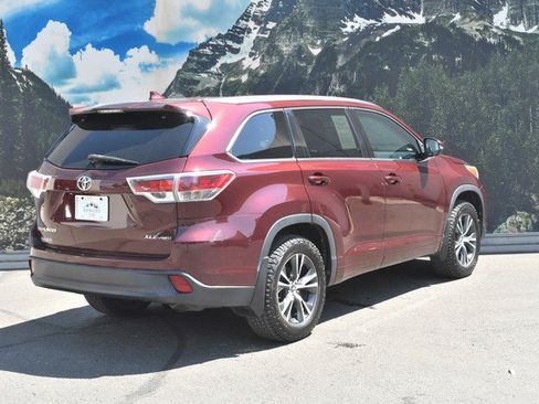 Used 2016 Toyota Highlander XLE AWD/4WD image 3