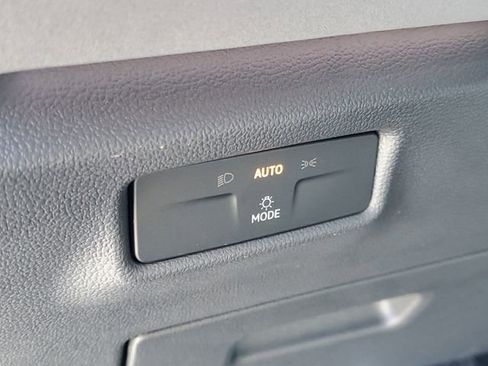 New 2026 Volkswagen Tiguan SE image 16