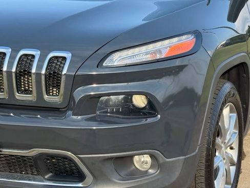 Used 2018 Jeep Cherokee Limited AWD/4WD image 11