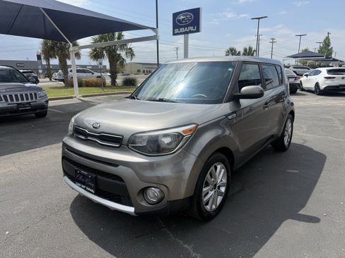 Used 2018 Kia Soul + FWD image 3