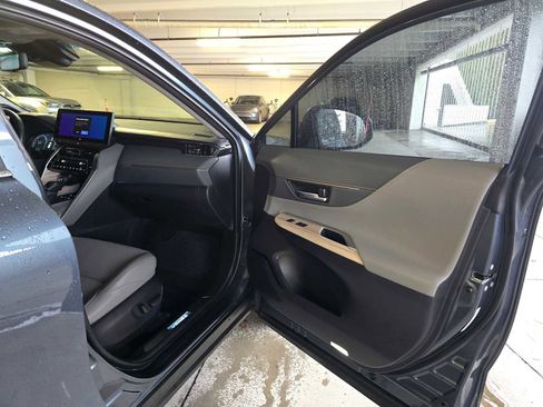 Used 2024 Toyota Venza Limited image 10