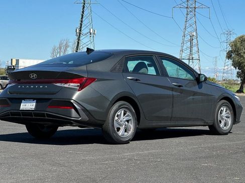 New 2026 Hyundai Elantra SE FWD image 4
