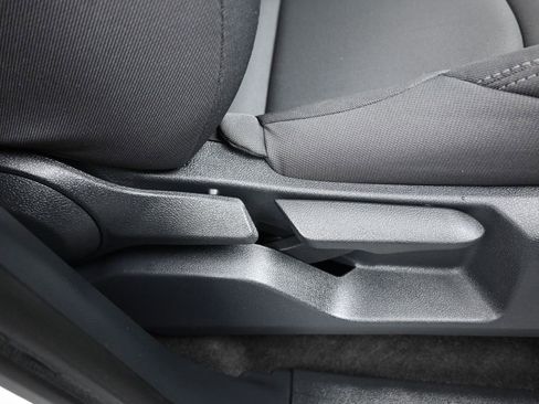 Used 2025 Toyota Tacoma SR image 45