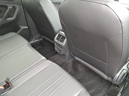 Certified 2023 Volkswagen Tiguan SE w/ Panoramic Sunroof Package image 11