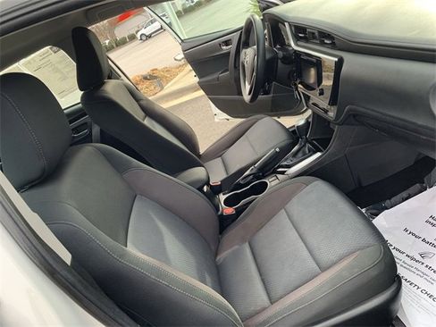 Used 2018 Toyota Corolla LE image 14