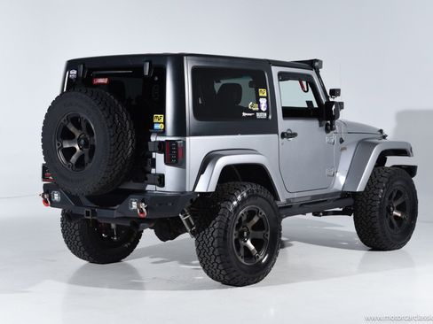 Used 2016 Jeep Wrangler Sahara AWD/4WD image 6