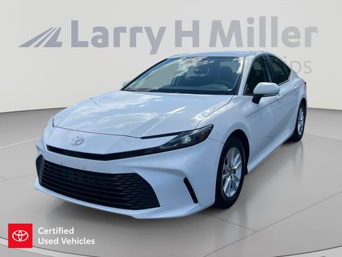 Used 2025 Toyota Camry LE FWD image 1