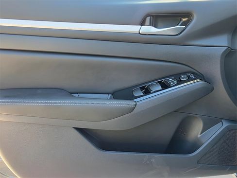 New 2025 Nissan Altima 2.5 SL image 14