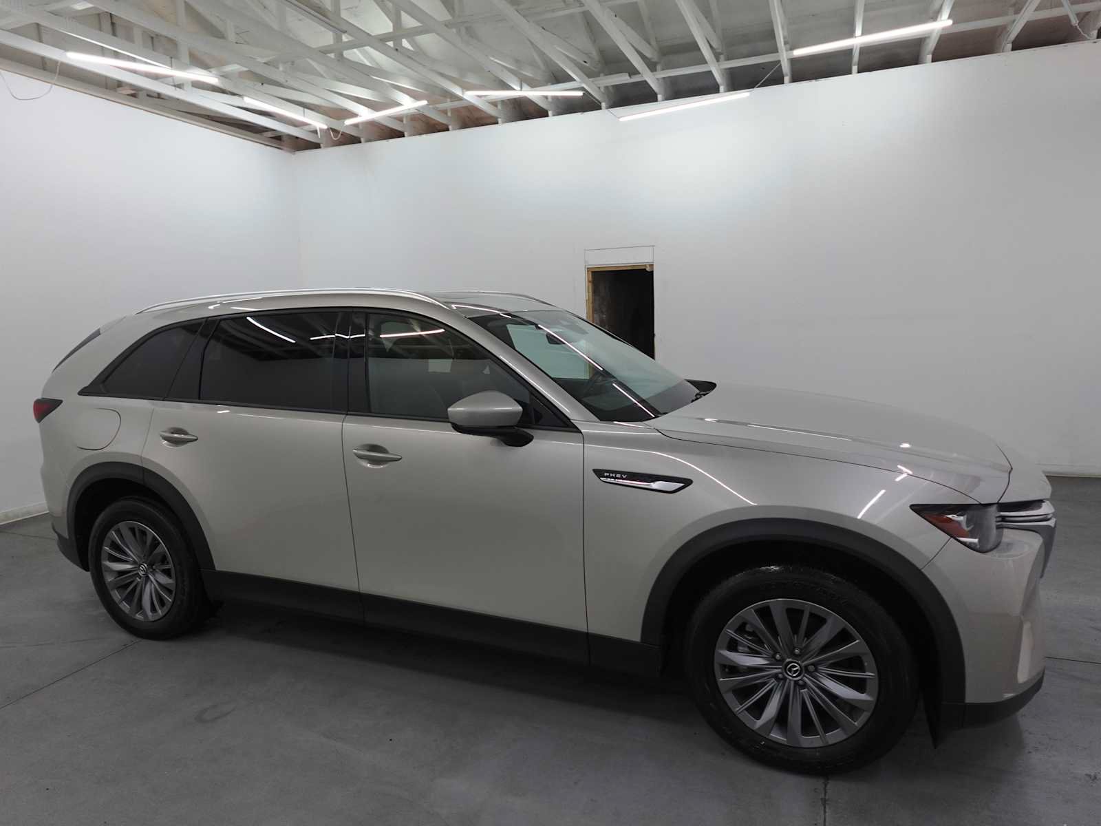 Used 2024 MAZDA CX-90 Plug-In Hybrid w/ Preferred AWD/4WD image 4