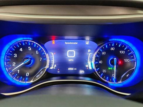 Used 2025 Chrysler Pacifica Select image 24