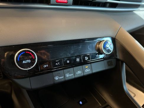 Used 2025 Hyundai Elantra Sport FWD image 15