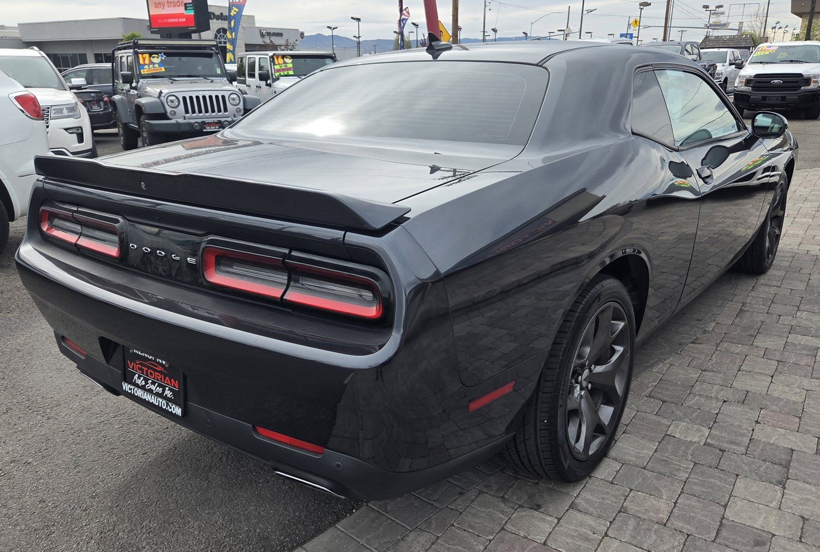 Used 2018 Dodge Challenger SXT Plus RWD image 5