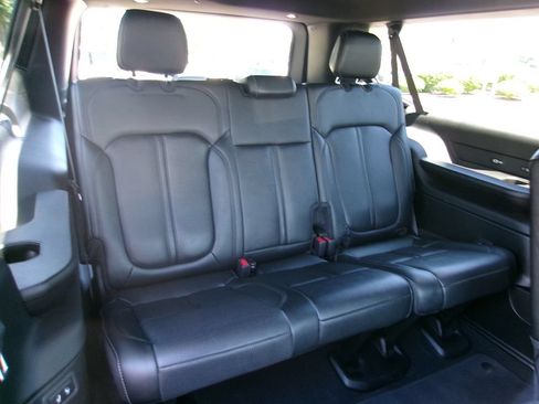 Certified 2024 Jeep Wagoneer L Series II w/ Flexible Seating Group AWD/4WD image 12