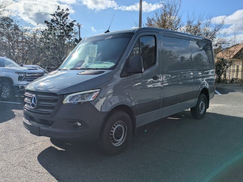 Used 2025 Mercedes-Benz Sprinter 2500 image 9