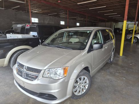 Used 2014 Dodge Grand Caravan SE w/ Quick Order Package 29E SE FWD image 1