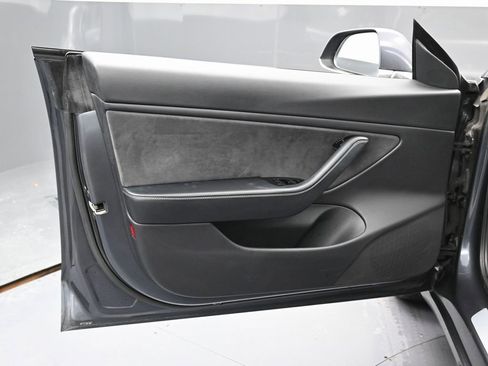 Used 2018 Tesla Model 3 Long Range image 41