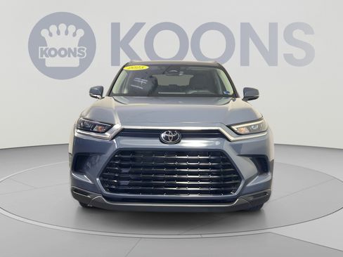 Used 2025 Toyota Grand Highlander AWD image 11
