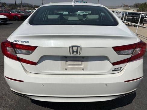 Used 2018 Honda Accord Touring image 7
