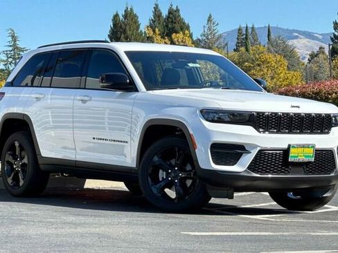 New 2025 Jeep Grand Cherokee Altitude image 2