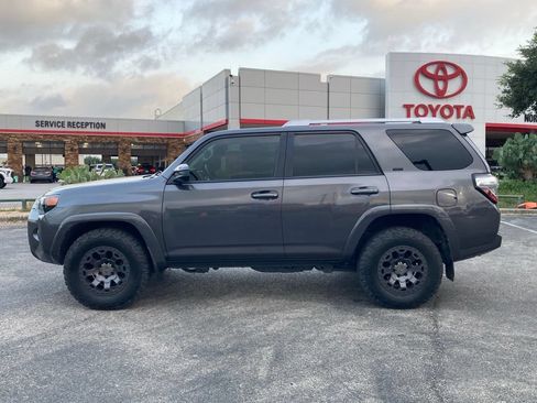 Used 2018 Toyota 4Runner SR5 RWD image 7