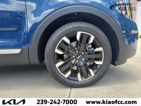 Certified 2024 Kia Telluride SX w/ Towing Package AWD/4WD image 7
