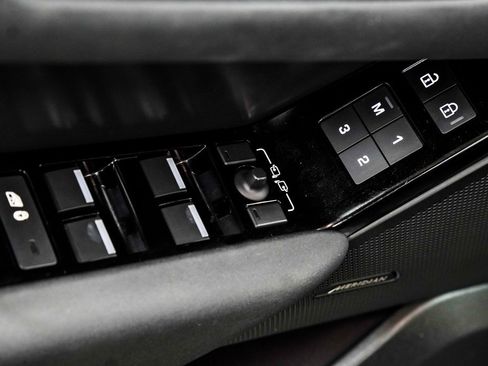 Used 2025 Land Rover Range Rover Velar Dynamic SE image 43