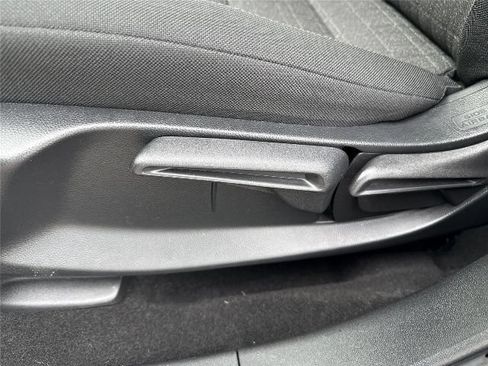 Used 2023 Honda HR-V LX image 6