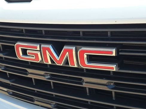 Used 2024 GMC Sierra 1500 Elevation AWD/4WD image 9