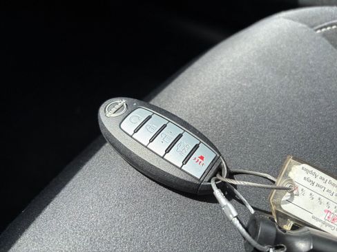 Used 2025 Nissan Altima 2.5 SV FWD image 21
