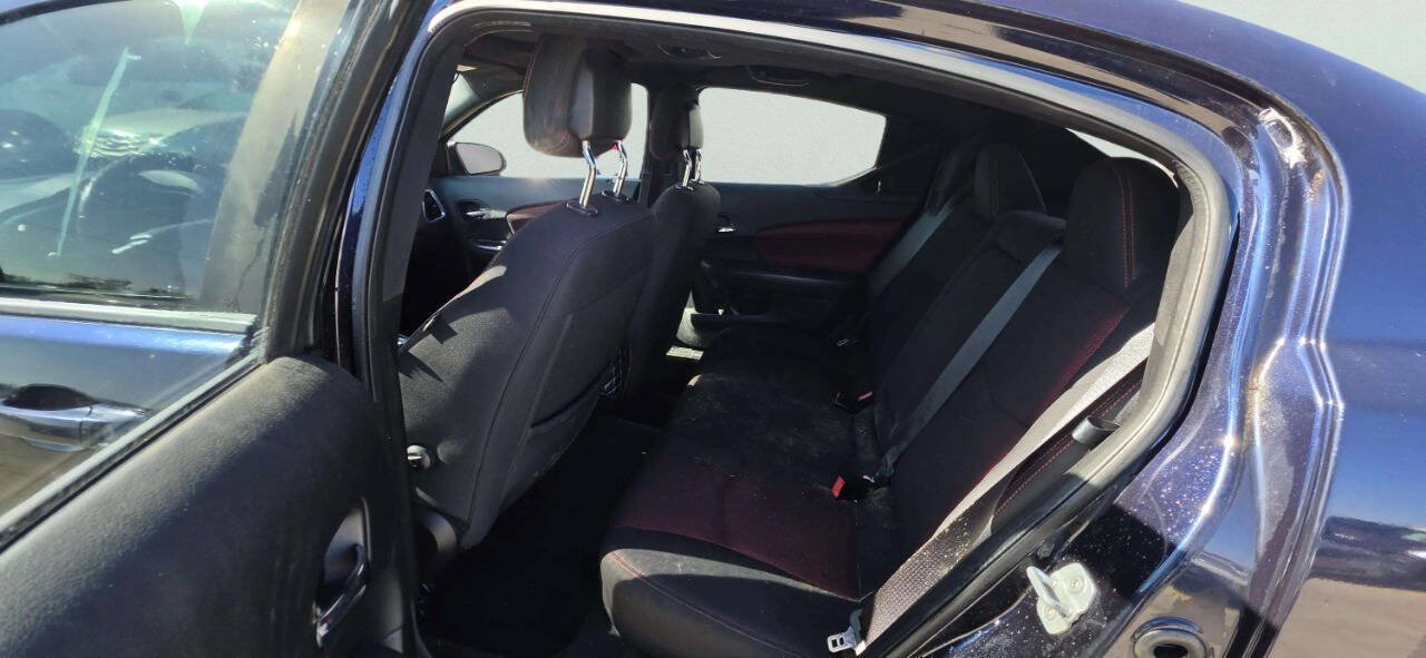 Used 2011 Dodge Avenger Heat FWD image 7
