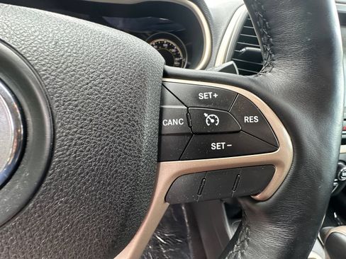 Used 2017 Jeep Cherokee Limited AWD/4WD image 20