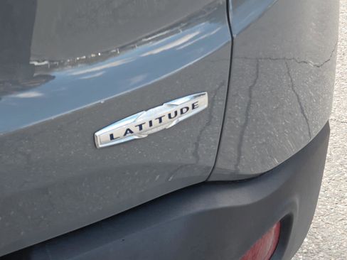 Used 2022 Jeep Renegade Latitude w/ Convenience Group image 11