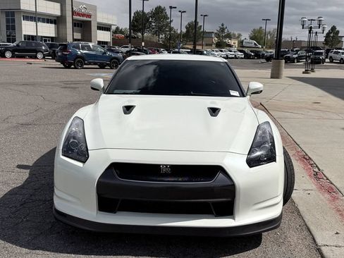 Used 2009 Nissan GT-R Premium AWD/4WD image 3