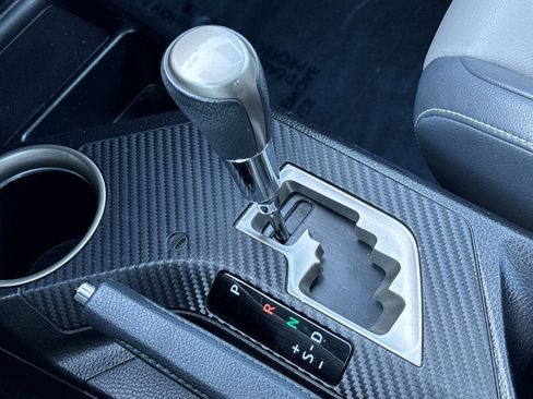 Used 2015 Toyota RAV4 Limited image 17