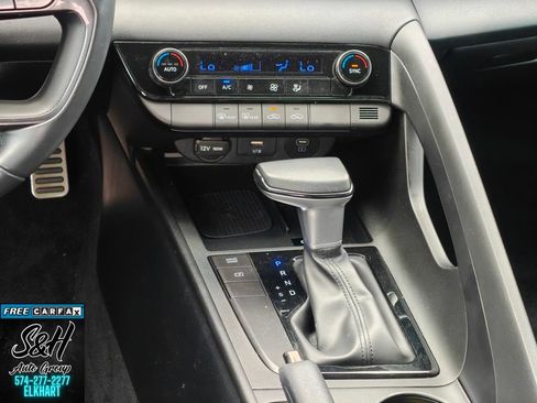 Used 2025 Hyundai Elantra Sport FWD image 11