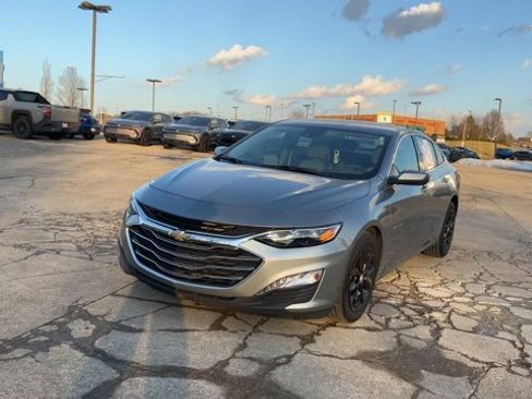 Used 2025 Chevrolet Malibu LT image 4