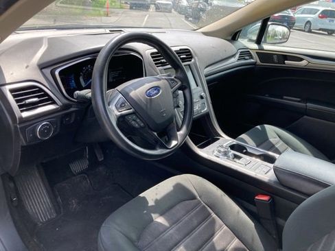 Used 2020 Ford Fusion SE FWD image 6