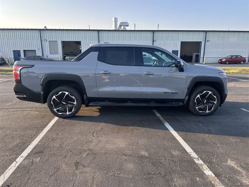 New 2026 Chevrolet Silverado EV LT image 9