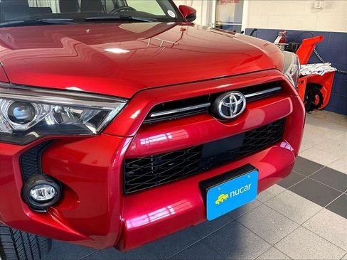 Used 2022 Toyota 4Runner SR5 AWD/4WD image 31