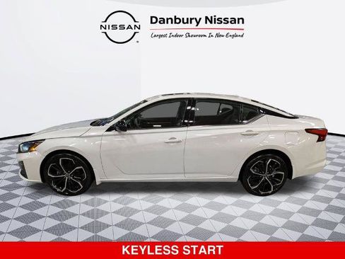 Certified 2023 Nissan Altima 2.5 SR w/ SR Premium Package AWD/4WD image 7