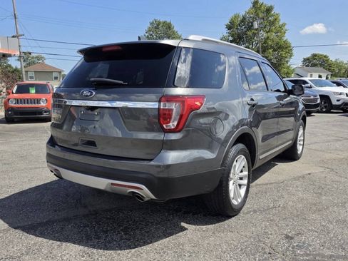 Used 2017 Ford Explorer XLT w/ Equipment Group 202A FWD image 11