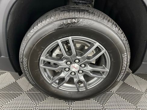 Used 2025 GMC Acadia Elevation image 12