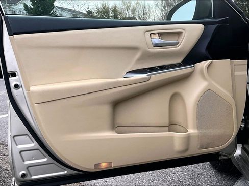 Used 2016 Toyota Camry LE image 21