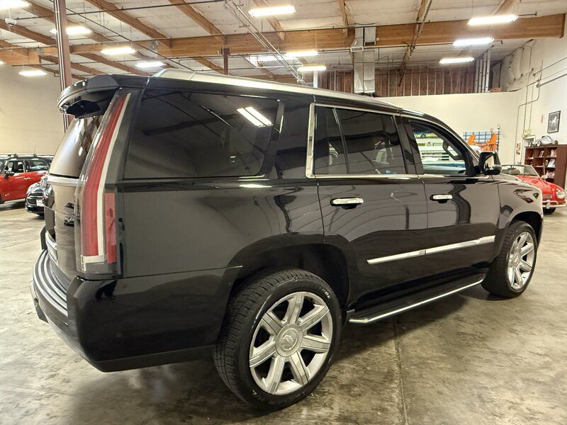 Used 2018 Cadillac Escalade Luxury AWD/4WD image 7