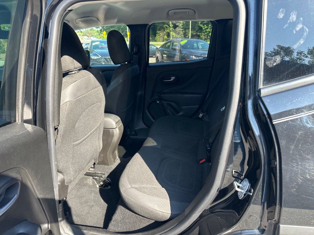 Used 2017 Jeep Renegade Altitude FWD image 15