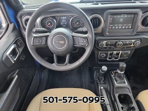 Used 2023 Jeep Gladiator Sport AWD/4WD image 16