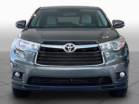 Used 2016 Toyota Highlander Plus FWD image 3